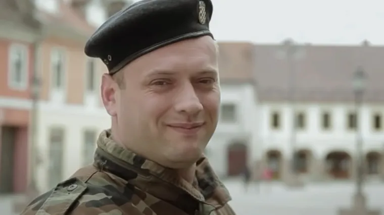 Prepoznajete li vojnika iz vinkovačke verzije popularnog spota 'Happy'? Da, to je ministar Banožić