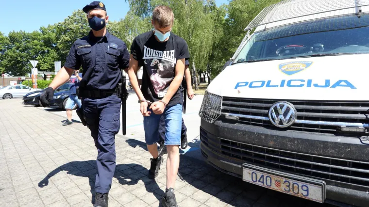 Optužen da je sjekirom ubio oca na spavanju. Otac je navodno bio obiteljski zlostavljač