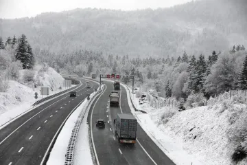 Zima se vratila na velika vrata:  U Gorskom Kotaru palo gotovo pola metra snijega! Ozbiljni problemi u prometu