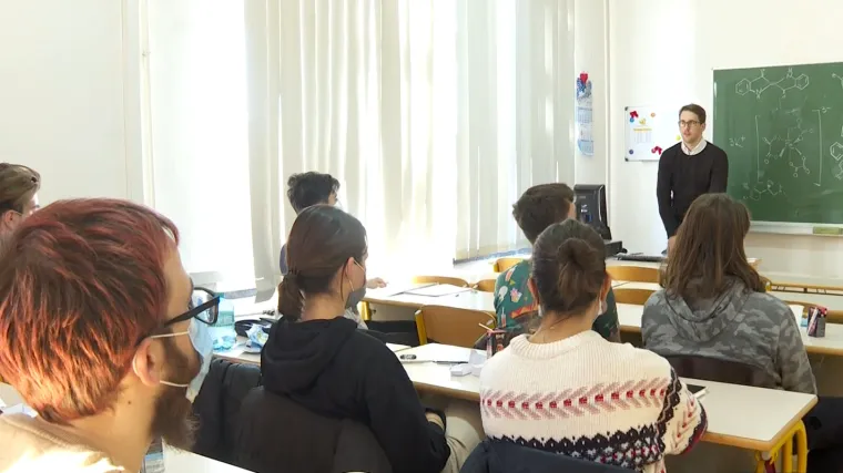 VIDEO Besplatna zimska škola kemije u Rijeci. Talentirani kemičari više vole praktični dio nastave od teorije