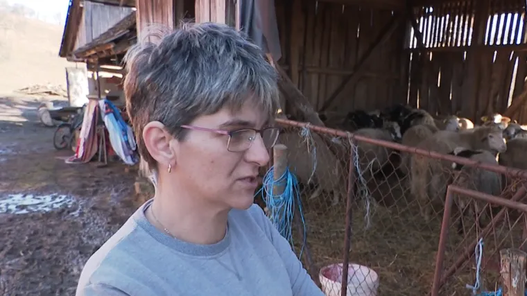 Pravoslavni Božić se slavio i u poru&scaron;enoj Baniji, stanovnica kaže: 'Imam jednu želju, da dobijem napokon kuću'