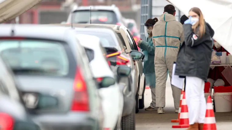 Za PCR se čeka i po tjedan dana, gotovo do preboljenja: Zdravi se idu testirati, a bolesni čekaju doma na svoj red