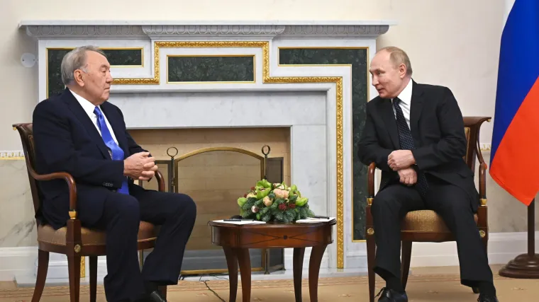 Nakon nasilnog ga&scaron;enja pobune u Kazahstanu aktualni predsjednik, uz pomoć Putina, rje&scaron;ava se vječnog vladara Nazarbajeva