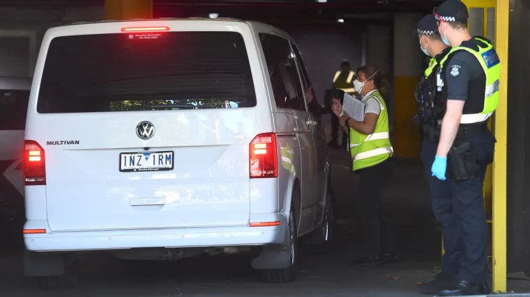 Stižu oprečne informacije: 'Drama se nastavlja, Novak (ni)je uhićen'; Pogledajte kadrove ludila kakvo se ne pamti