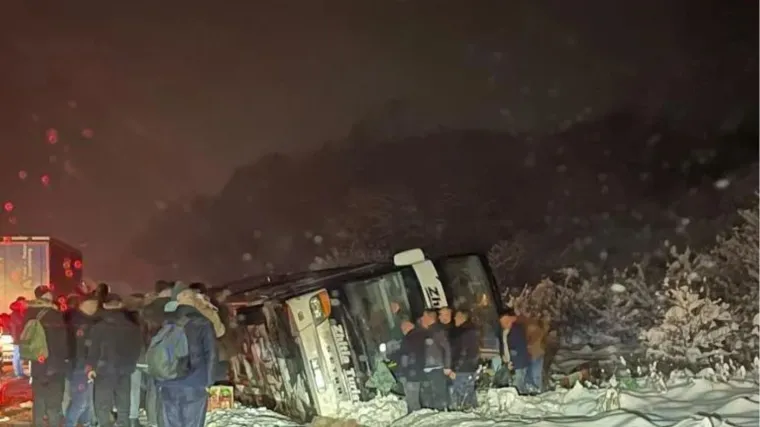 U Srbiji se prevrnuo autobus koji je krenuo iz Pri&scaron;tine za Graz: 17 ljudi ozlijeđeno