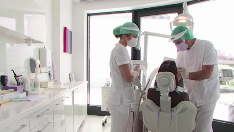 Na koronu bi trebali testirati i zubari, ginekolozi, pedijatri: 'Mije&scaron;at će se osjetljivi i COVID sumnjivi pacijenti!'