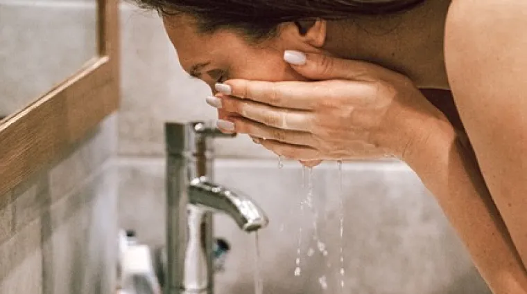 Kako koristiti mlijeko za či&scaron;ćenje lica?