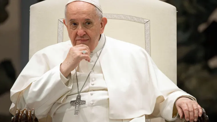 Papa Franjo iskrao se sinoć iz Vatikana i oti&scaron;ao kupiti CD. E, ali u dućanu ga je snimio jedan TV urednik...