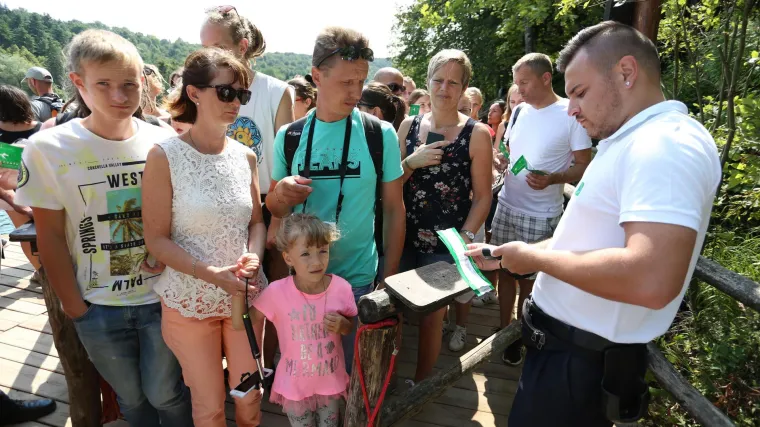 Kako zaraditi na turistima na hrvatski način? U NP prodavali ulaznice pa kopirali račune, pokupili skoro pola milijuna kuna