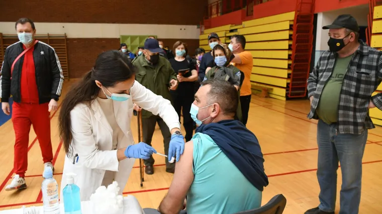 Imunolog tvrdi: 'Cijepljenje 4. i 5. booster dozom cjepiva protiv COVID-a je besmisleno'. Pojasnio je i za&scaron;to