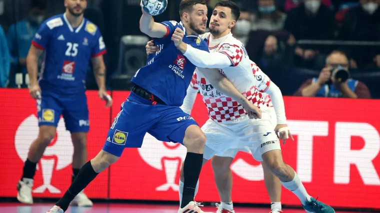 Rukometna reprezentacija je poražena, ali njena igra vrijedna je divljenja: Hrvatska bodrena navijačima, sigurno je, može bolje