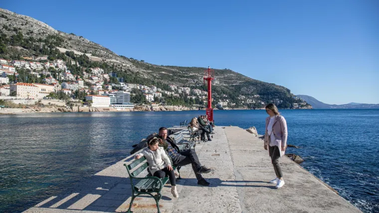 U novom tjednu promjenjivije: U ponedjeljak ujutro magla, a u noći na utorak će pasti i malo slabih oborina