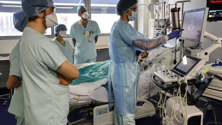 Od danas bi čak 560 tisuća Francuza moglo ostati bez COVID potvrda jer nisu primili 3. dozu cjepiva