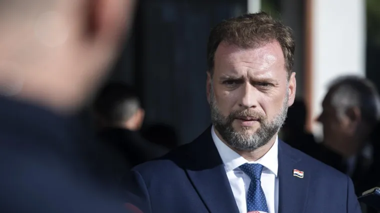 Banožić se oglasio o pismu koje je Milanović uputio premijeru: 'Za&scaron;to ne deklasificira svojih 25 letova helikopterom?'