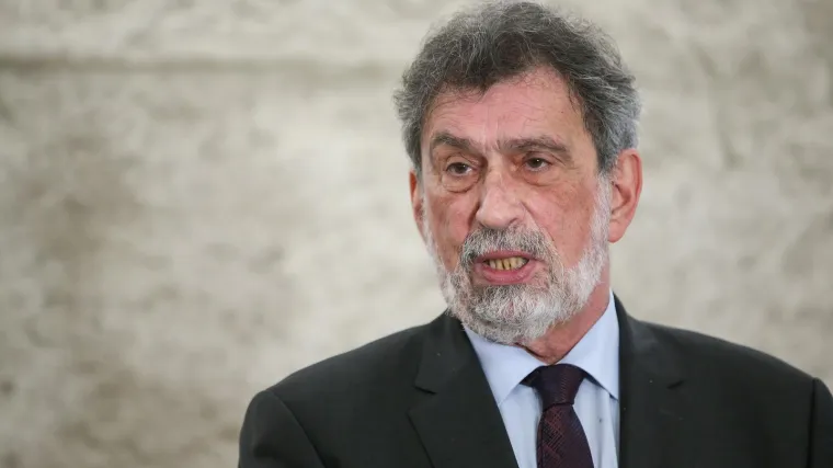 Neće biti jedinstvenog zatvaranja &scaron;kola, njih oko 120 prelazi na online; Fuchs: 'Ne možemo se kockati s edukacijom djece!'