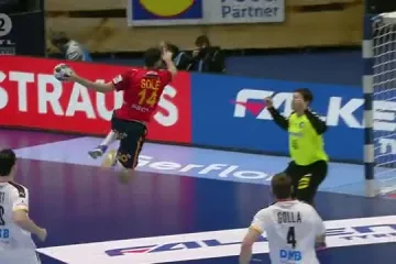 Jeste li vidjeli ovo? Nijemac trčao kontru i onda mu se raspala tenisica!