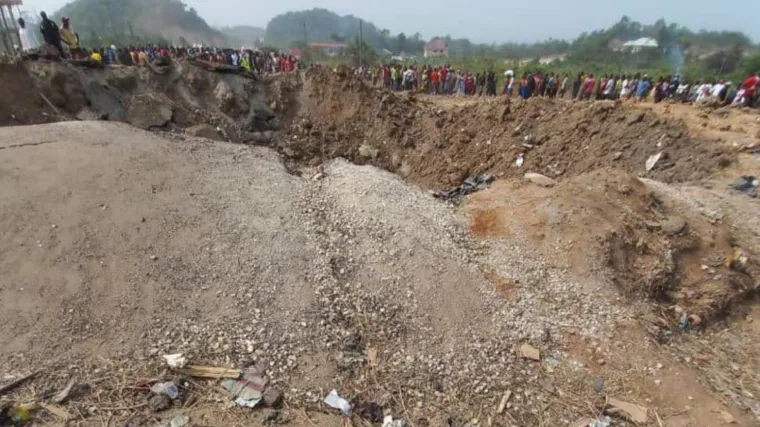 Stra&scaron;ni prizori: Najmanje 17 mrtvih nakon sudara motora i kamiona punog eksploziva u Gani. Uni&scaron;teno je cijelo mjesto