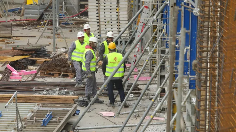 Nova njemačka vlast želi svake godine uvesti 400 tisuća radnika, a podignuli su i minimalnu satnicu