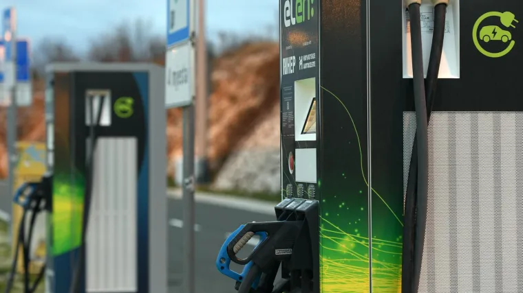 Uvodi se naplata struje za električne automobile, ali samo na pojedinim mjestima: Doznajte koliko će koštati punjenje 'strujića'