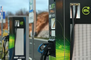 Uvodi se naplata struje za električne automobile, ali samo na pojedinim mjestima: Doznajte koliko će koštati punjenje 'strujića'