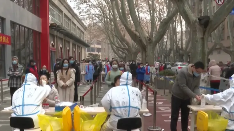 &Scaron;irenje omikrona u svijetu: Novozelandska premijerka otkazala vjenčanje, Peking testira cijeli kvart, u Rusiji 'pali' rekordi