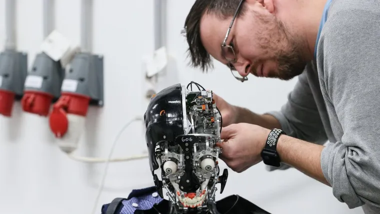 Pogledajte kako izgleda 'čovjekoliki robot' koji sada može mijenjati izraze lica i komunicirati s publikom