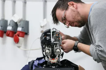 Pogledajte kako izgleda 'čovjekoliki robot' koji sada može mijenjati izraze lica i komunicirati s publikom