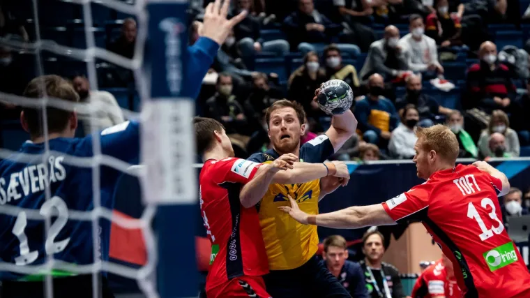Prvi pravi &scaron;ok na rukometnom Euru. Favorizirani Norvežani ostali bez polufinala u ludom derbiju