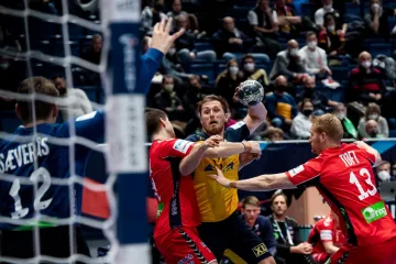 Prvi pravi &scaron;ok na rukometnom Euru. Favorizirani Norvežani ostali bez polufinala u ludom derbiju