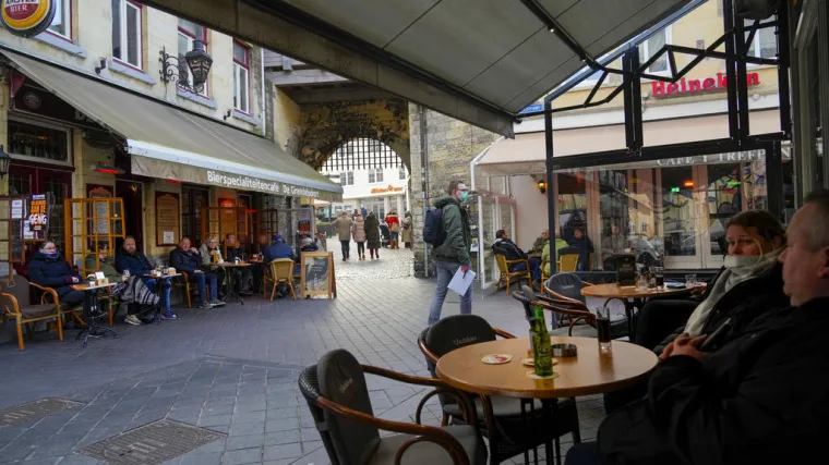 Nizozemska otvara restorane, kazali&scaron;ta i kina iako im broj zaraza omikronom snažno raste