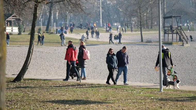 Pred nama je mirno i suho razdoblje, uz blagi porast temperatura. Samo u petak oblačnije na kopnu i na Jadranu