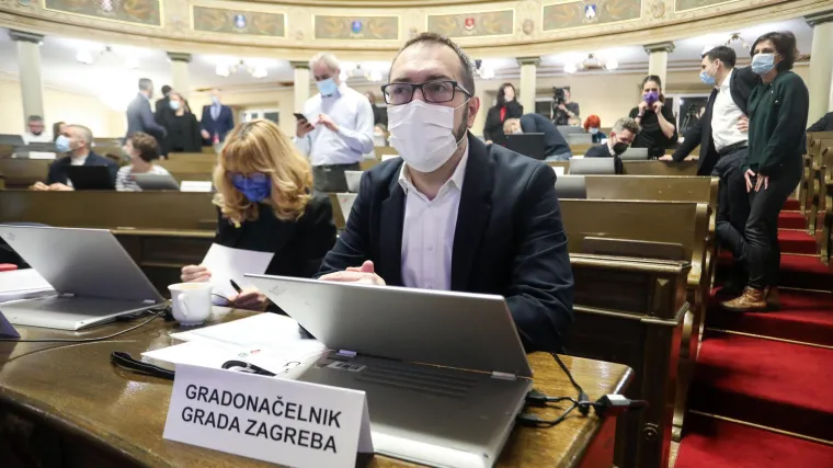 Toma&scaron;ević: 'HDZ-ov kadar je odgovoran &scaron;to plin nije kupljen prije nego &scaron;to su cijene oti&scaron;le u nebo'
