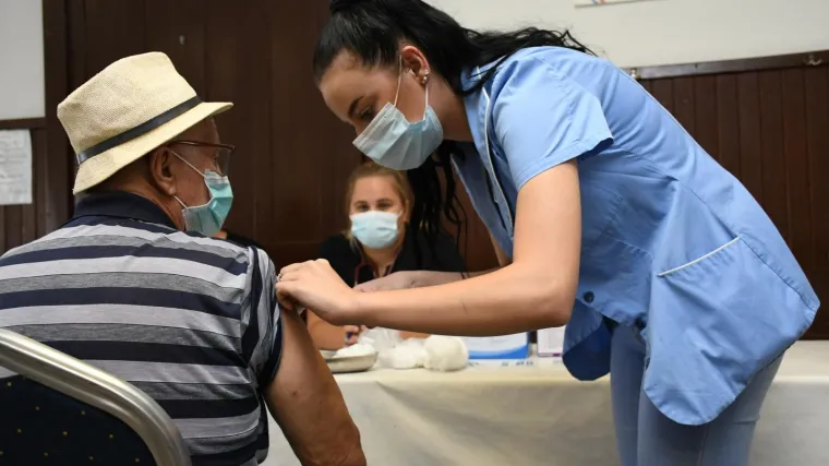 Booster doza &scaron;titi za 95 posto od smrti kod osoba starijih od 50 godina. Evo koliko vas &scaron;tite dvije doze cjepiva...