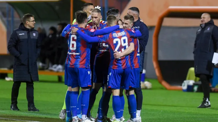 Rutinska pobjeda Hajduka, Livaja zabio dva penala