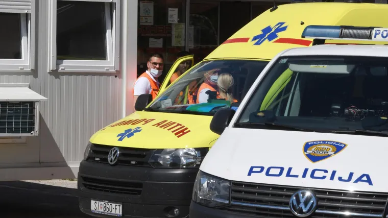 &Scaron;estero ljudi ozlijeđeno je u prometnoj nesreći u kojoj su u Dugopolju sudjelovala tri osobna automobila