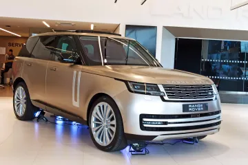 Raskošni SUV koji zaustavlja koronu i masira vrućim kamenjem predstavio se Hrvatima, no vožnja na visokoj nozi ima i svoju cijenu