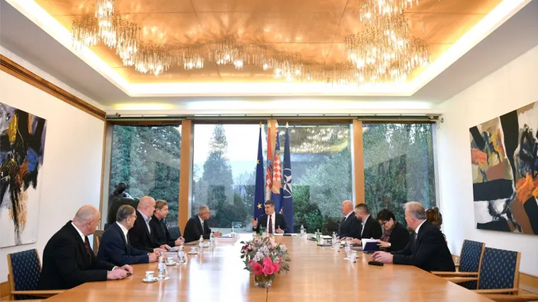 Predsjednik sa sudionicima VRO 'Otkos 10'. Žele valorizirati akciju, pokrenuta inicijativa da se ustanovi spomen-medalja