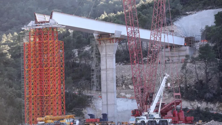 FOTO/VIDEO Skoro 100 metara odjednom! Nakon Pelje&scaron;kog, montirali i najdulji dio Mosta Ston. Prizor je spektakularan