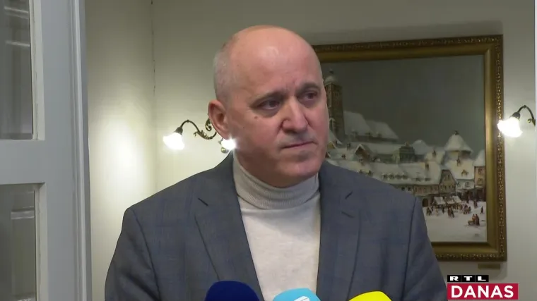 Milanović priti&scaron;će Vladu, zbog Đerek bi, kaže, trebali pasti. Plenkovićevi ministri, ali i stranačke kolege uzvraćaju, premijer &scaron;uti