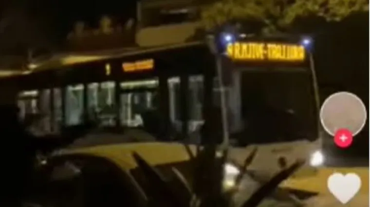 Snimali kako gađaju autobuse splitske tvrtke jajima i jogurtom, prijavili ih policiji: 'Srećom nije do&scaron;lo do napuknuća stakla'