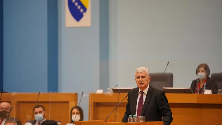 Čović u parlamentu RS podržao Dodika. Nije mu niti to bilo dosta, nego je rekao: 'Čuvajte Republiku Srpsku!'