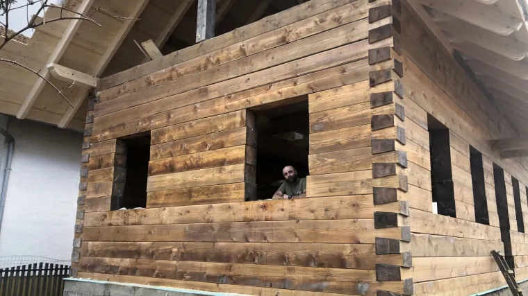 Čekali državu, pa majstore. A onda krenuli sami obnavljati, uselit će do jeseni: 'Kad ne&scaron;to zaradim, napravim jedan dio'