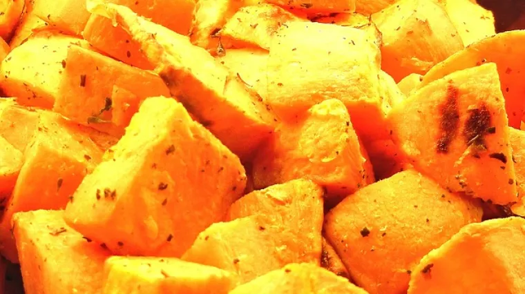 Pečeni batat kao prilog uz ramstek