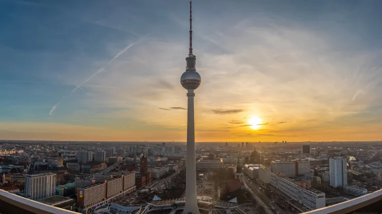 Njemačka zabranila emitiranje TV programa ruskom RT-u. RT se pozivao na licencu koju je dobio u Srbiji da vrijedi i za EU