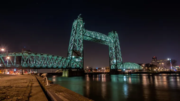 Rotterdam će zbog milijardera rastaviti 144 godine star most. Izgradili su jahtu koja je prevelika da bi pro&scaron;la ispod njega