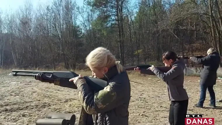 RTL u Ukrajini s tisućama civila koji se obučavaju za vojnike. Sutra na redu vježba u zatvorenom dijelu, u nuklearnoj elektrani Černobil