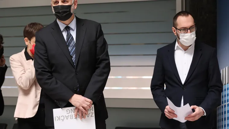 Toma&scaron;ević i &scaron;ef Holdinga predstavili plan: Broj zaposlenih u administraciji 'reže se' s 27 na 19 posto. 'Preokrenut ćemo trendove'