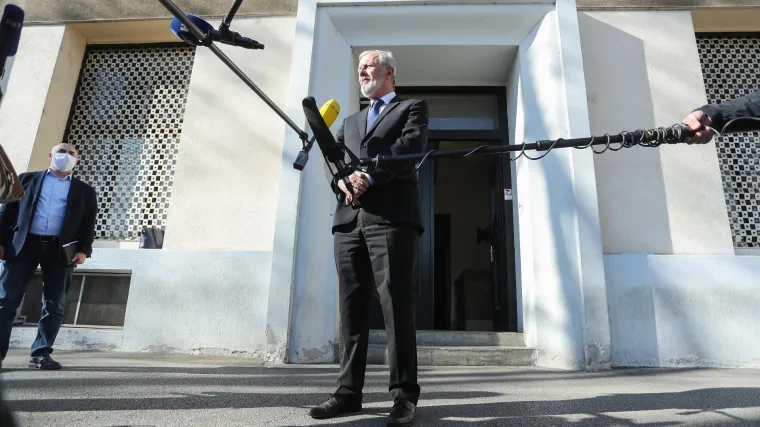 'Nisam utjecao na zapo&scaron;ljavanje sina, pa nije on pao s kru&scaron;ke. Milanović? On svog sina lak&scaron;e rje&scaron;ava u privatno poduzetni&scaron;tvo'