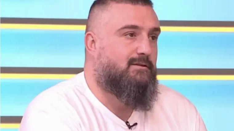 Jurio autocestom, policija ga zaustavila pa dopratila do bolnice. Nakon pet minuta dobio je i dijete i kaznu