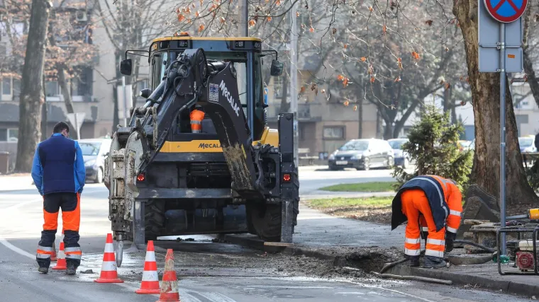U Zagrebu opet pukla cijev, dio stanovnika Savice bez vode